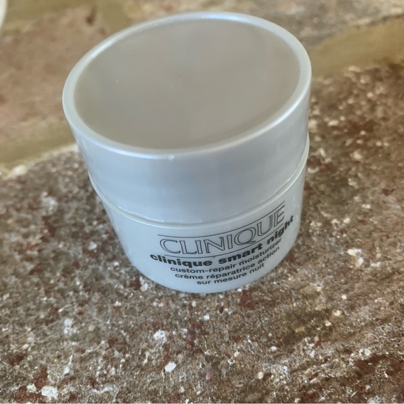 ✨$5✨ Clinique | Smart Night Custom-Repair Moisturizer - Picture 2 of 6